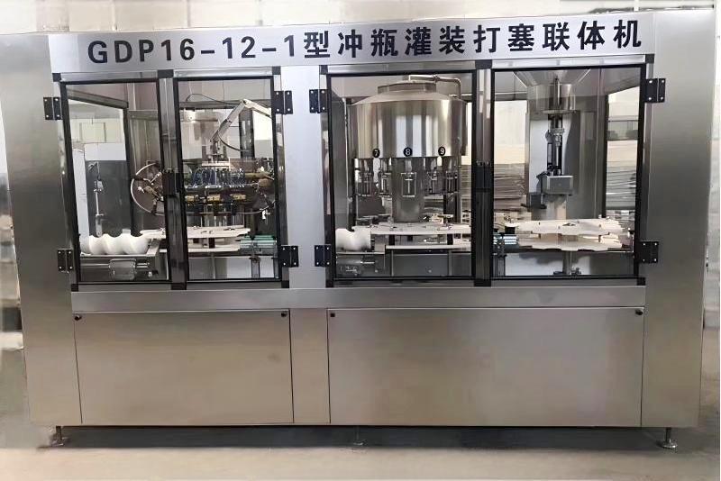 葡萄酒，果酒沖瓶灌裝打塞一體機(jī)